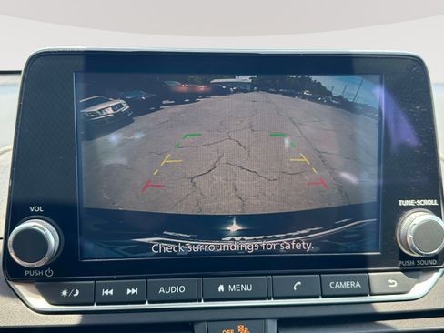Used 2024 Nissan Altima 2.5 SV FWD image 10