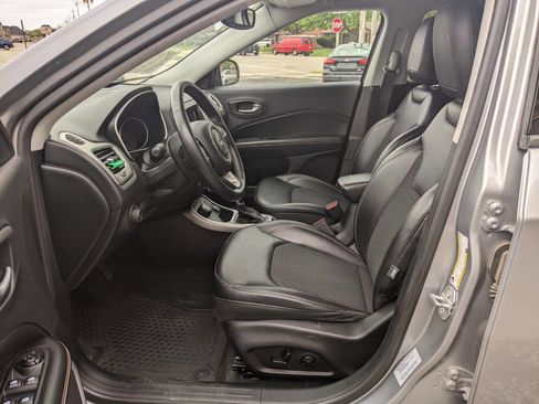 Used 2017 Jeep Compass Latitude w/ Popular Equipment Group AWD/4WD image 10