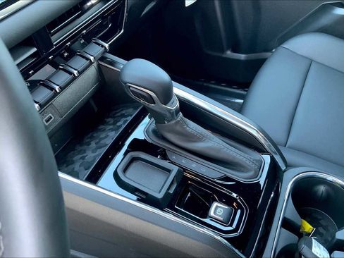 New 2025 GMC Canyon Elevation w/ Convenience Package image 6