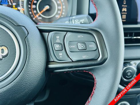 Used 2024 Jeep Gladiator Rubicon AWD/4WD image 7