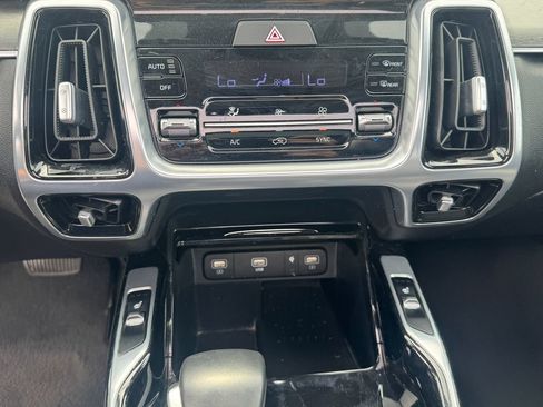 Used 2022 Kia Sorento SX AWD/4WD image 19