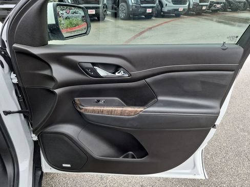 Used 2022 GMC Acadia Denali w/ Denali Ultimate Package FWD image 37