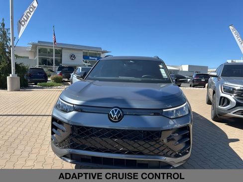 New 2025 Volkswagen Tiguan SE R-Line image 2