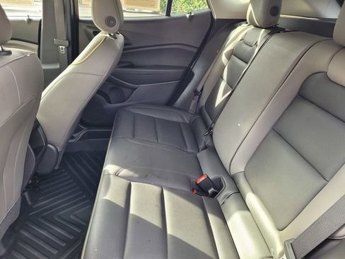 Used 2024 Chevrolet Trax ACTIV w/ Sunroof Package image 9