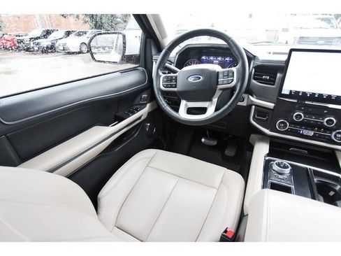 Used 2023 Ford Expedition XLT RWD image 7