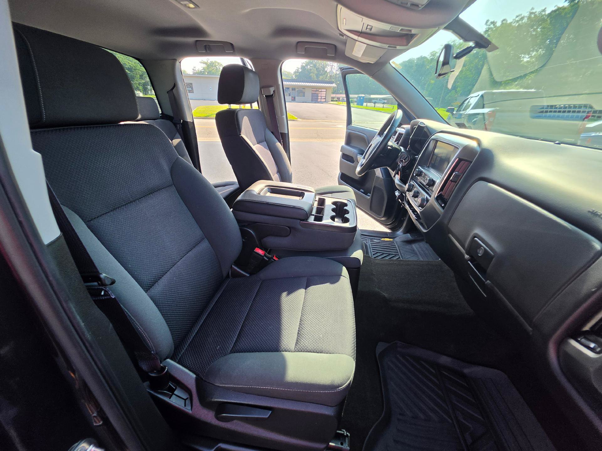 Used 2015 Chevrolet Silverado 1500 LT w/ LT Convenience Package AWD/4WD image 10