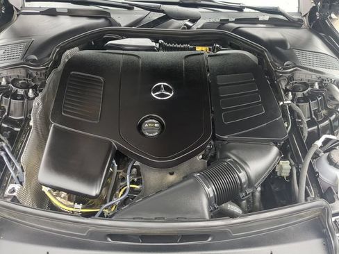 Used 2025 Mercedes-Benz C 300 4MATIC Sedan image 32