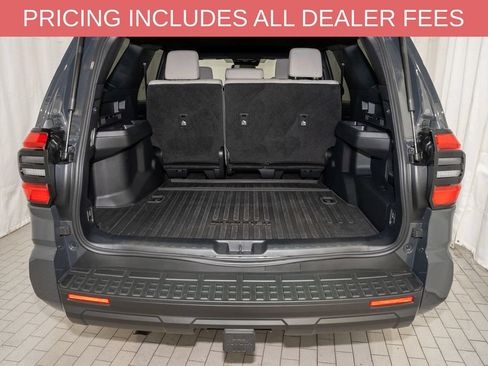 Used 2025 Toyota 4Runner SR5 AWD/4WD image 5