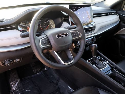 Used 2025 Jeep Compass Limited AWD/4WD image 18