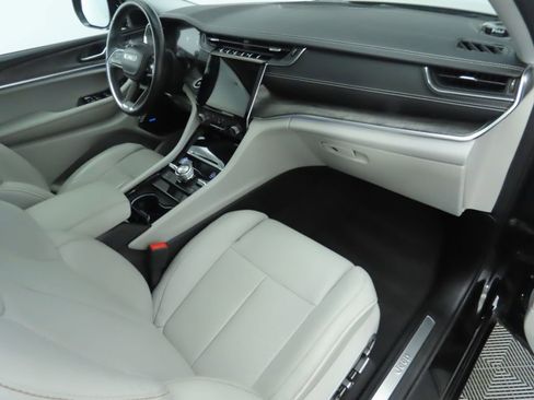 Used 2021 Jeep Grand Cherokee L Overland w/ Luxury Tech Group IV image 18