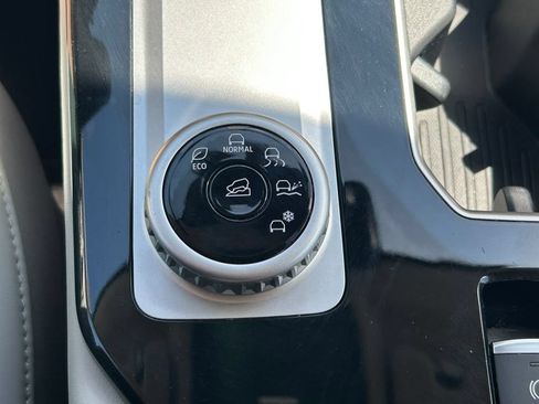 Used 2025 Mitsubishi Outlander SE FWD image 28