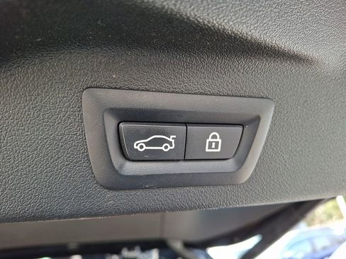 Used 2022 BMW X7 xDrive40i w/ M Sport Package image 28