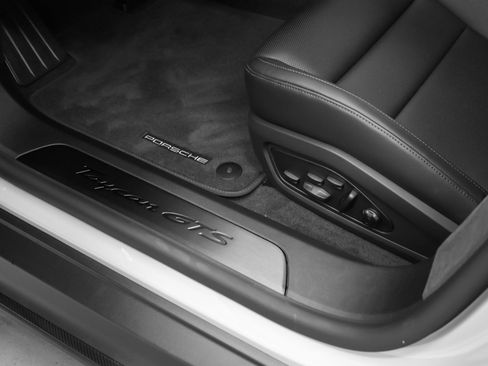 New 2026 Porsche Taycan GTS image 36