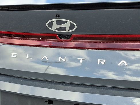 Used 2025 Hyundai Elantra Sport image 31