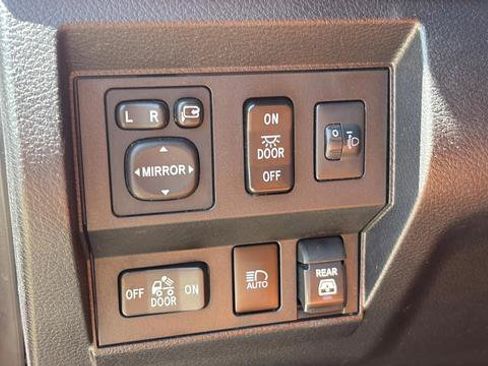 Used 2021 Toyota Tundra Platinum AWD/4WD image 25