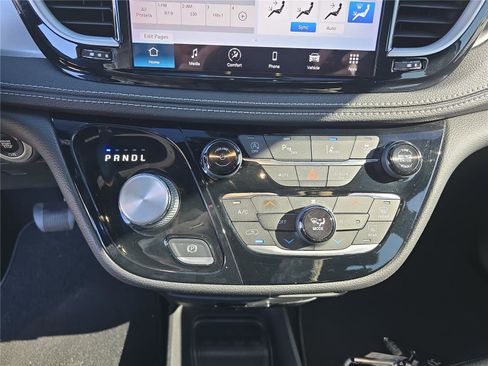 Used 2022 Chrysler Pacifica Touring-L w/ S Appearance Package image 28