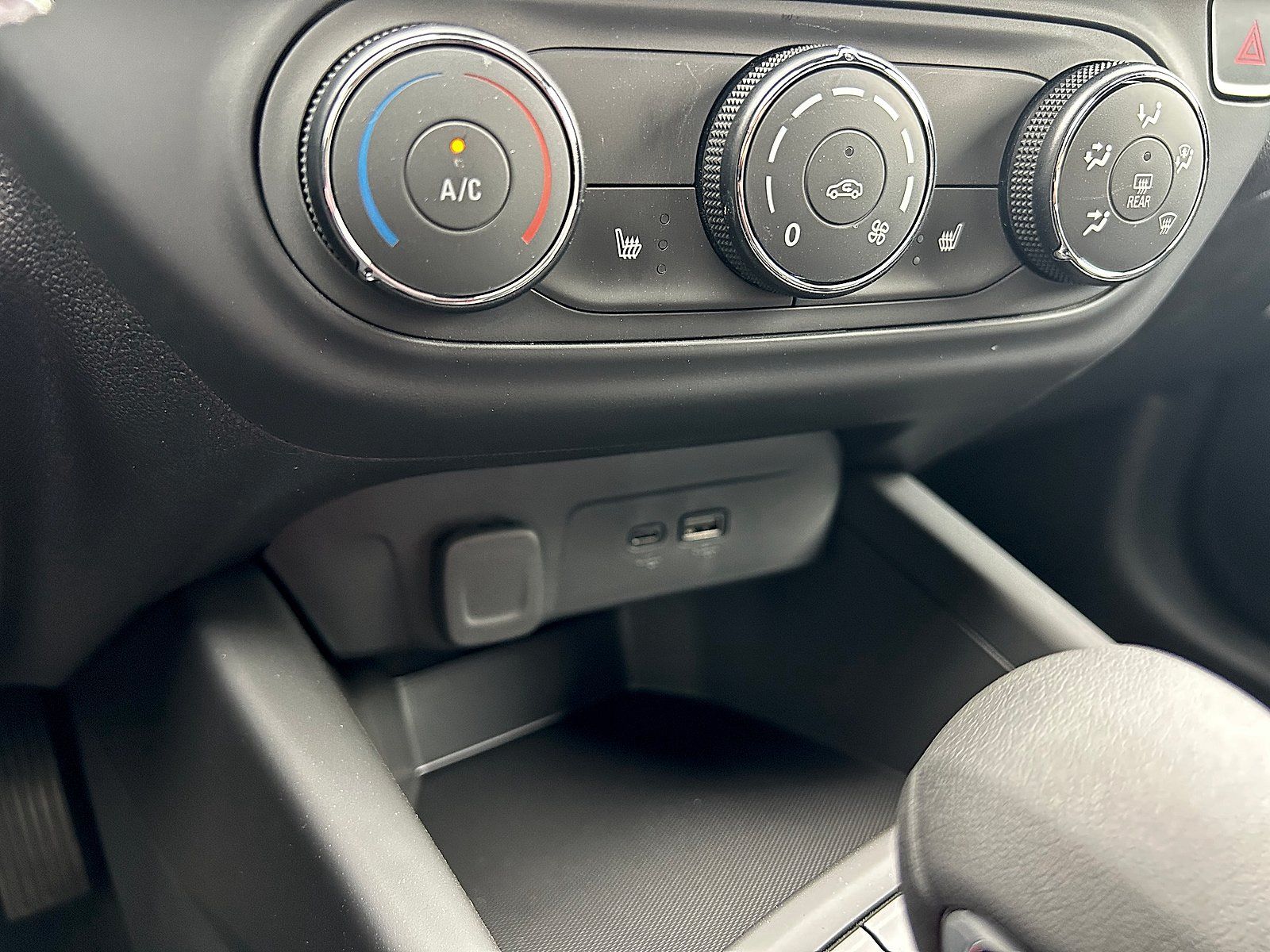 New 2026 Chevrolet Trax RS w/ Sunroof Package FWD image 33