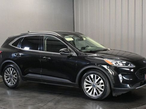Used 2020 Ford Escape Titanium FWD image 3