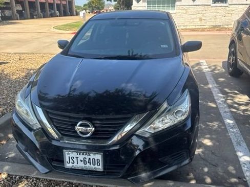 Used 2016 Nissan Altima 2.5 S w/ Power Driver Seat Package FWD image 2