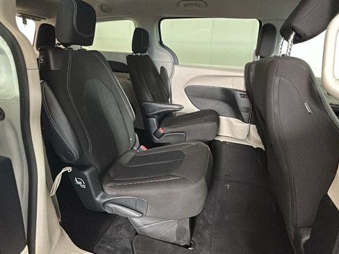 Used 2023 Chrysler Voyager LX FWD image 33