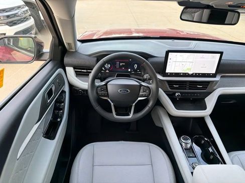 Used 2026 Ford Explorer Platinum w/ LUX Leather Package AWD/4WD image 19