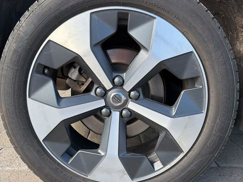 Used 2025 Volvo XC40 B5 Plus image 7