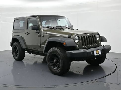 Used 2015 Jeep Wrangler Sport w/ Connectivity Group AWD/4WD image 4