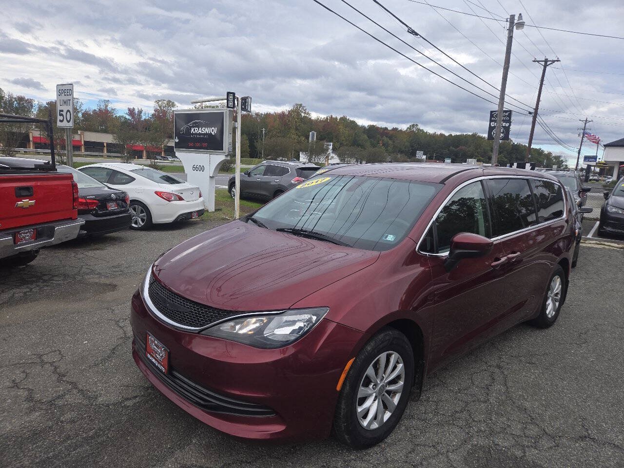 Used 2017 Chrysler Pacifica Touring w/ Tire & Wheel Group FWD image 3