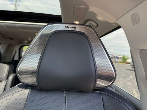 Used 2025 INFINITI QX80 Sensory image 21