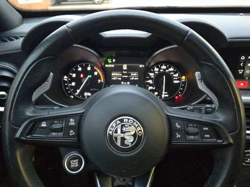 Used 2022 Alfa Romeo Stelvio Veloce image 34