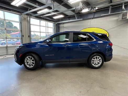 Used 2022 Chevrolet Equinox LT FWD image 2