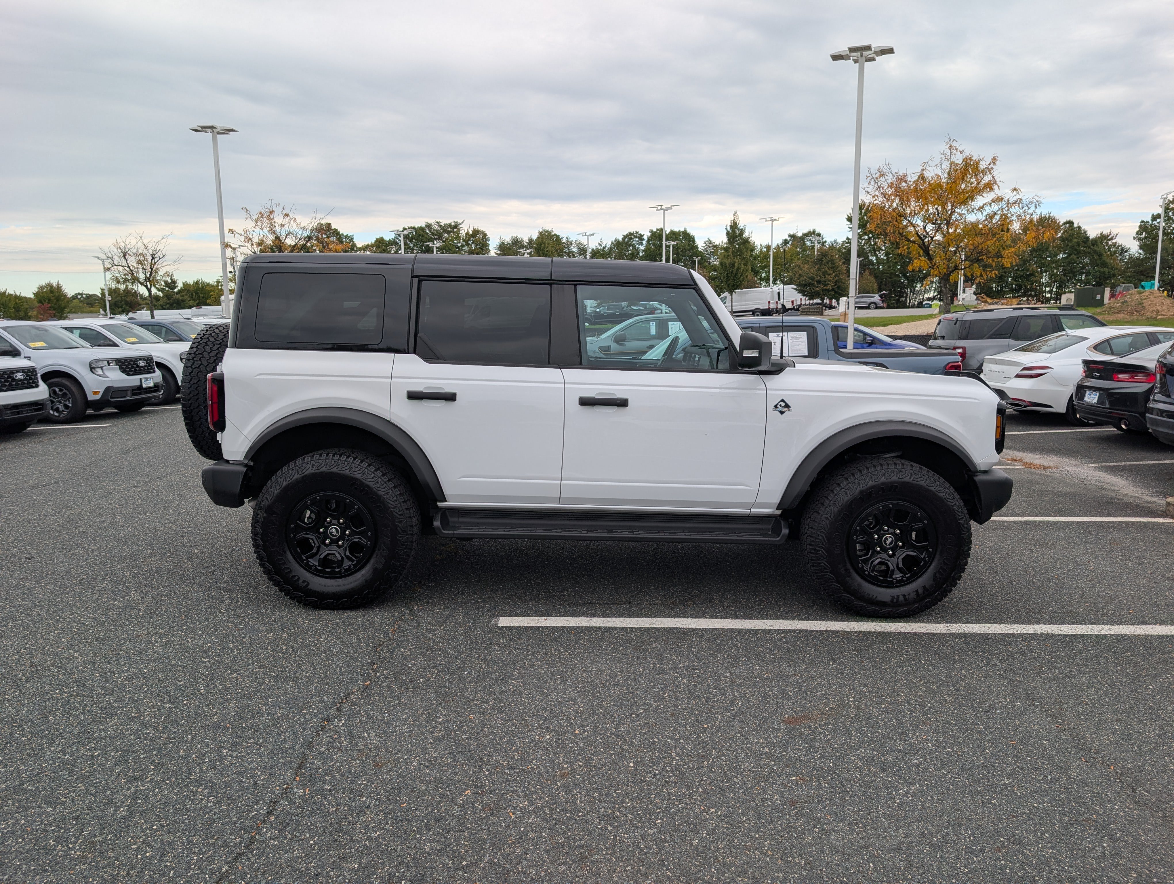 Used 2025 Ford Bronco Outer Banks w/ Sasquatch Package AWD/4WD image 3