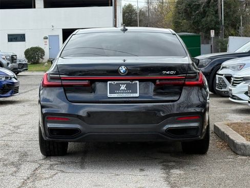 Used 2022 BMW 740i w/ M Sport Package image 8