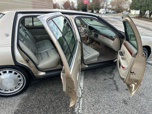Used 1998 Cadillac De Ville FWD image 17