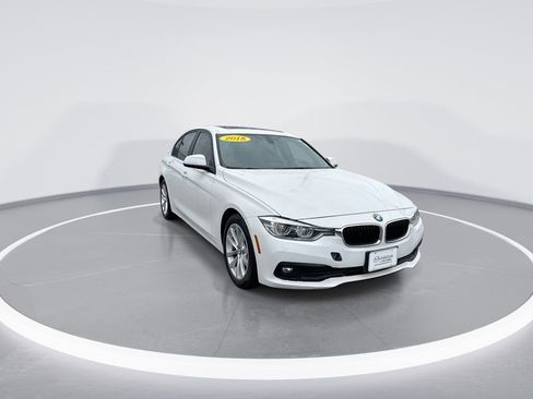 Used 2018 BMW 320i xDrive 320i xDrive image 2