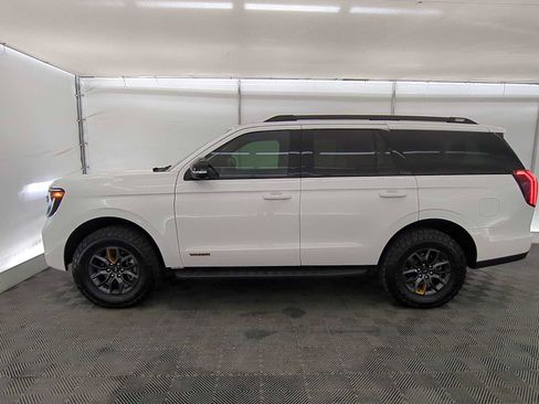 Used 2025 Ford Expedition Tremor image 3