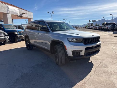 New 2025 Jeep Grand Cherokee L Limited w/ Black Appearance Package AWD/4WD image 3