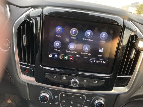 Used 2020 Chevrolet Traverse LT w/ Driver Confidence II Package AWD/4WD image 12