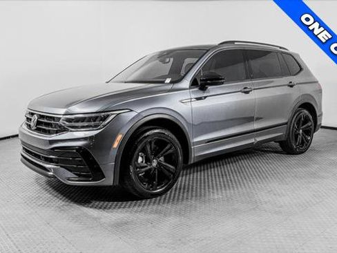 Used 2023 Volkswagen Tiguan SE R-Line FWD image 2