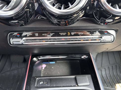 Used 2023 Mercedes-Benz GLB 250 4MATIC image 25