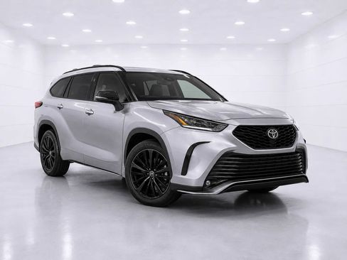Used 2023 Toyota Highlander XSE AWD/4WD image 7