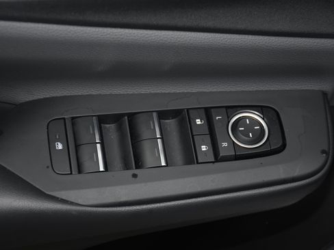 Certified 2025 Toyota Prius XLE FWD image 10