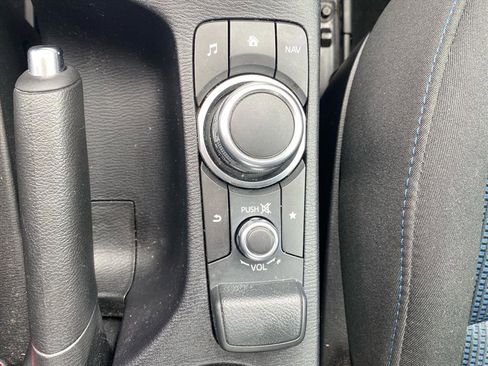 Used 2020 Toyota Yaris LE image 9