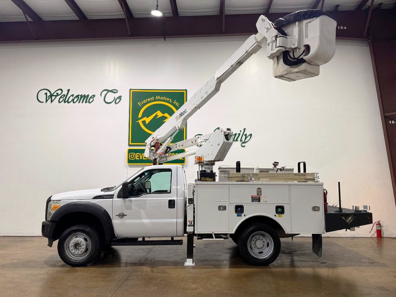 Used 2012 Ford F550 Luxury w/ Snow Plow Prep Pkg RWD image 7