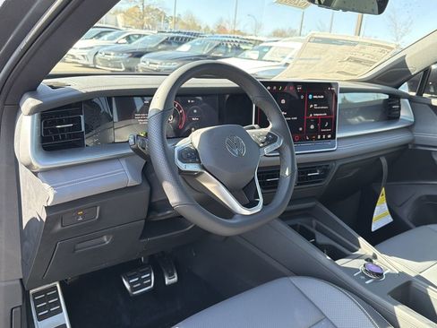 New 2026 Volkswagen Tiguan SE R-Line FWD image 10