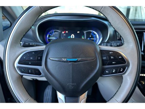Used 2018 Chrysler Pacifica Limited w/ Advanced Safetytec Group image 28