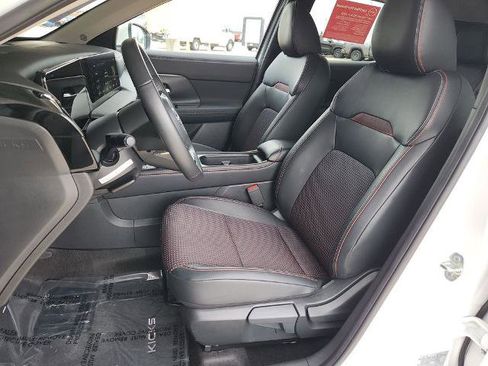 Certified 2025 Nissan Kicks SR FWD image 12