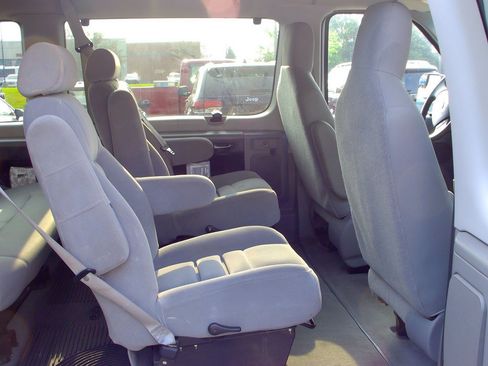 Used 2013 Ford E-150 and Econoline 150 Wagon RWD image 7
