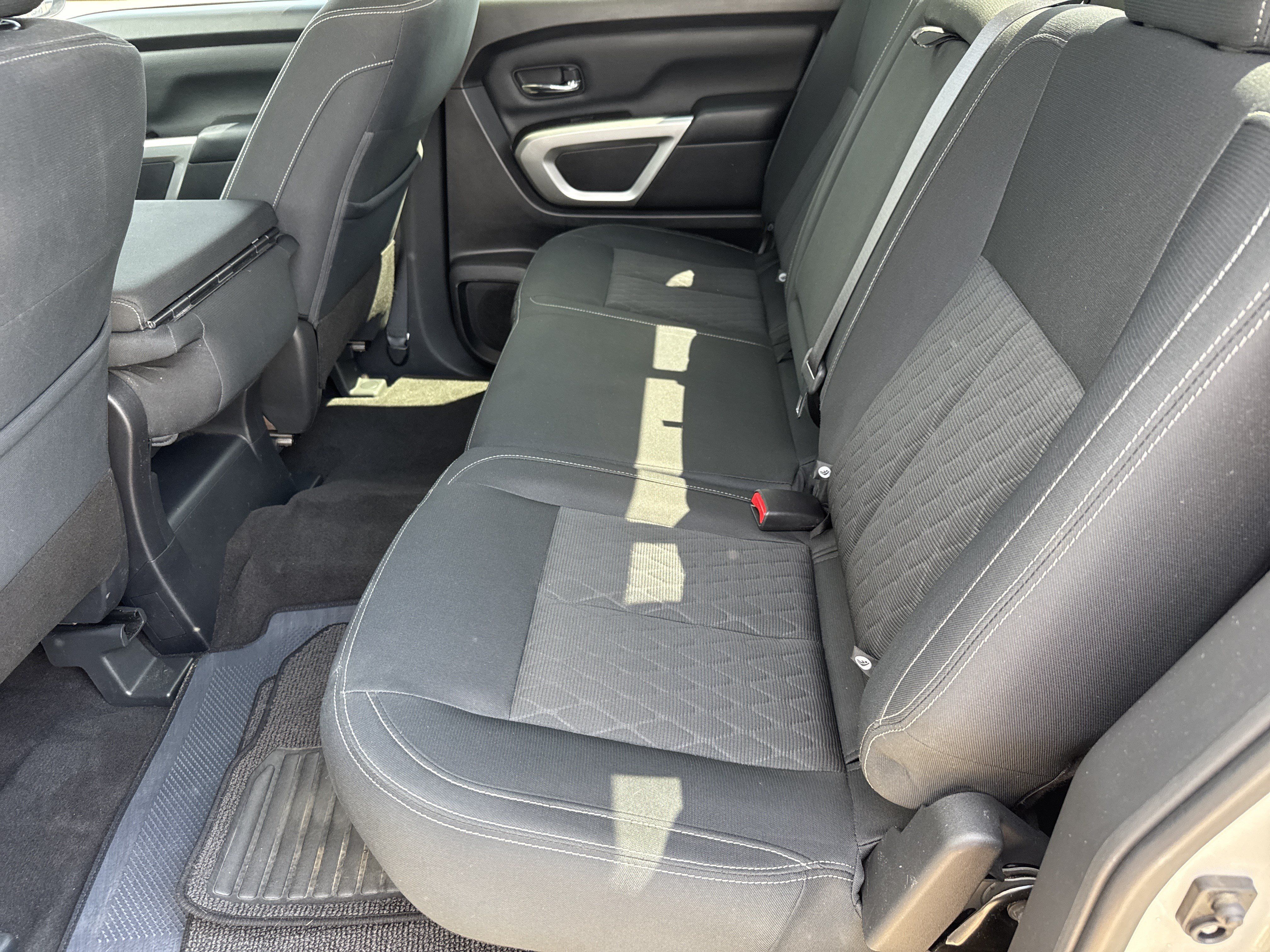 Used 2019 Nissan Titan SV RWD image 6