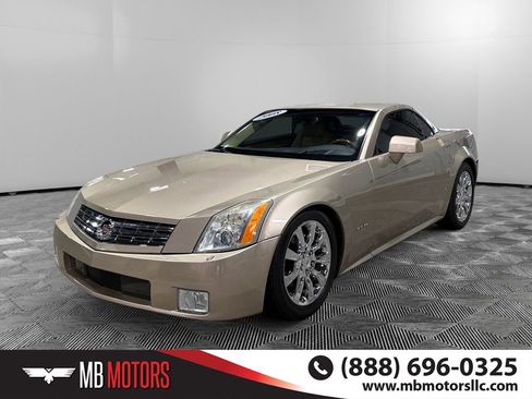 Used 2008 Cadillac XLR RWD image 10